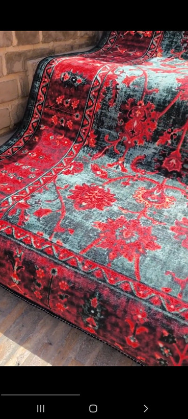 فرشینه زمینه سبز و قرمز با کد m387