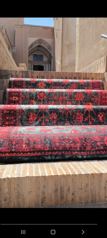 فرشینه زمینه سبز و قرمز با کد m387